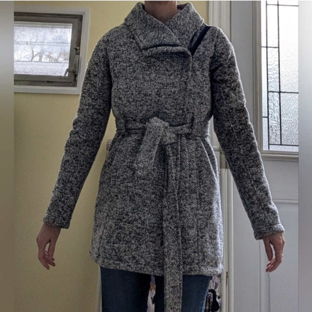 Steve Madden Grey And White Belted Coat With A Zip Up Closure